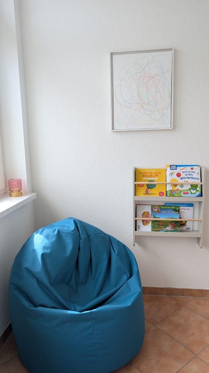 Loggia mit Tageslicht und Leseecke